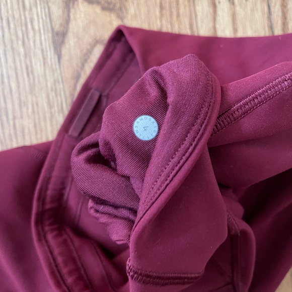 Lululemon train times sz 4 - Picture 3 of 4